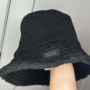 Ugg brand fuzzy bucket hat!